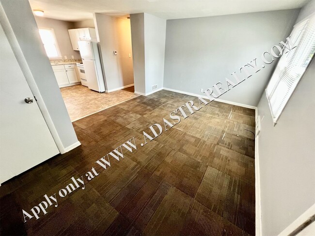 Foto del edificio - Beautiful 2 Bed 1 Bath Duplex in Independe...