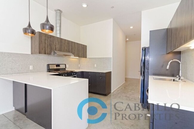 Building Photo - 2870 Fourth Ave