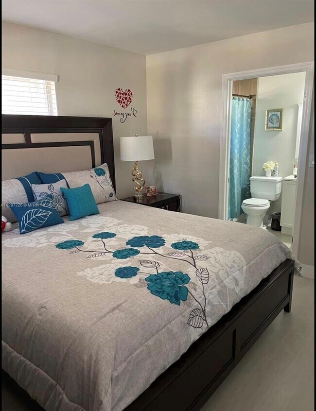 Foto del edificio - 562 NW 82nd Pl  317 Miami Fl 33126