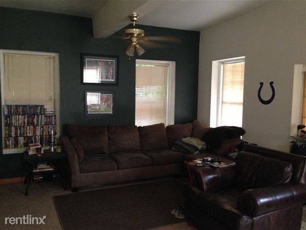 Primary Photo - 701 Country Club Dr