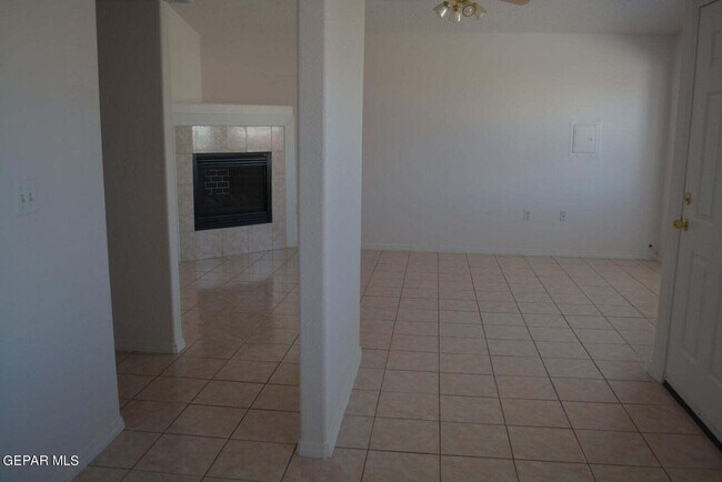 Building Photo - 10044 Wapiti St