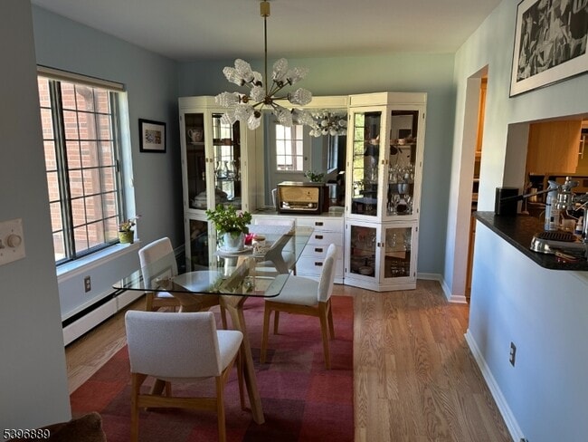 Foto del edificio - 4 Avon Ct