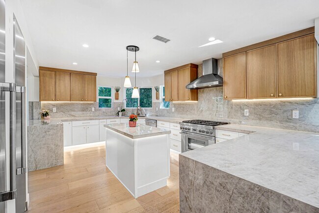 Foto del edificio - 4611 Louise Ave