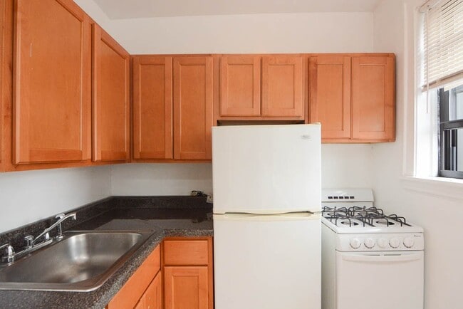 Foto del edificio - 744 W Belmont Ave