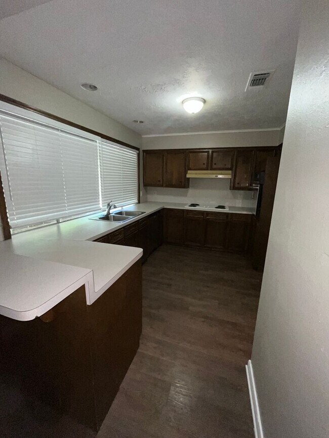 Foto del edificio - College Station - 4 bedroom /2 bath House ...