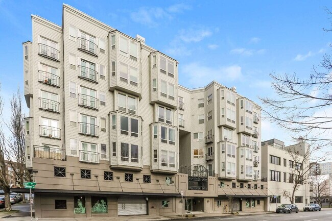 Foto del edificio - Belltown Condo with Utilities, Parking & Amenities Included