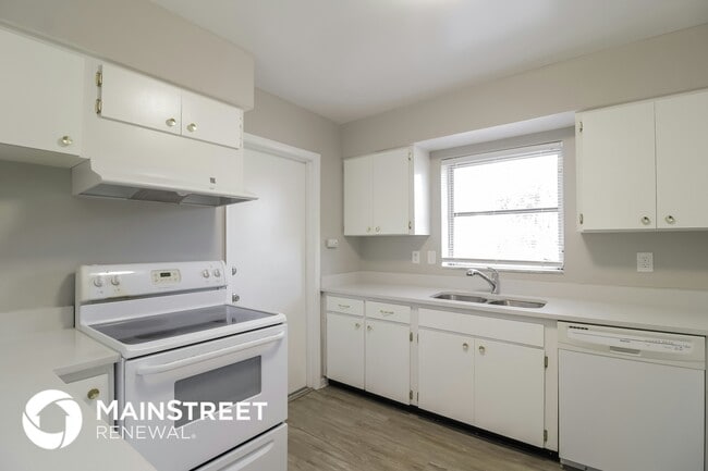 Building Photo - 1927 English Dr