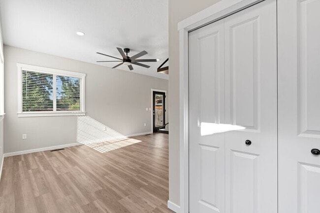 Building Photo - 3716 Custer Dr