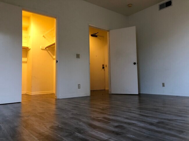 Building Photo - 1600 S Bentley Ave