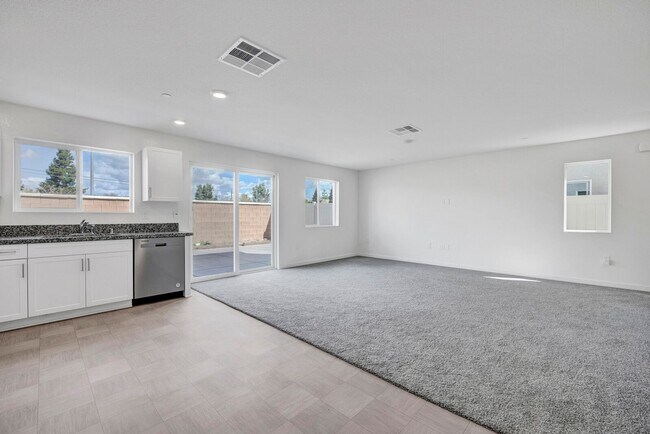 Building Photo - 7725 Forestdale Wy