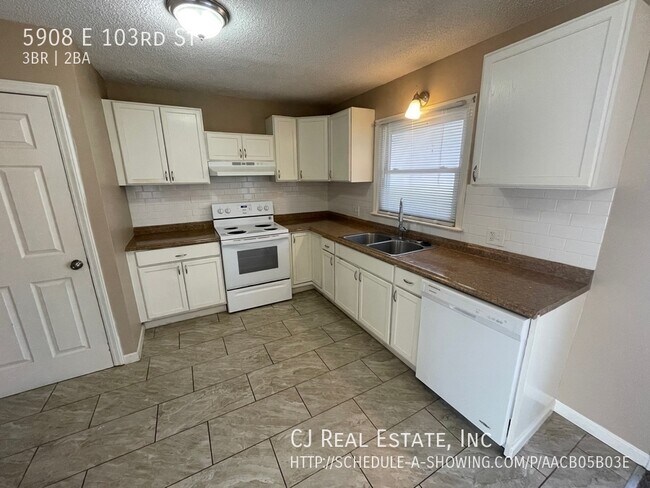Foto del edificio - 5908 E 103rd St