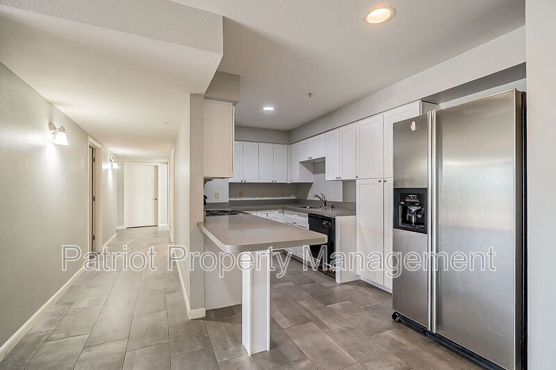 Foto principal - 1005 E 8th St