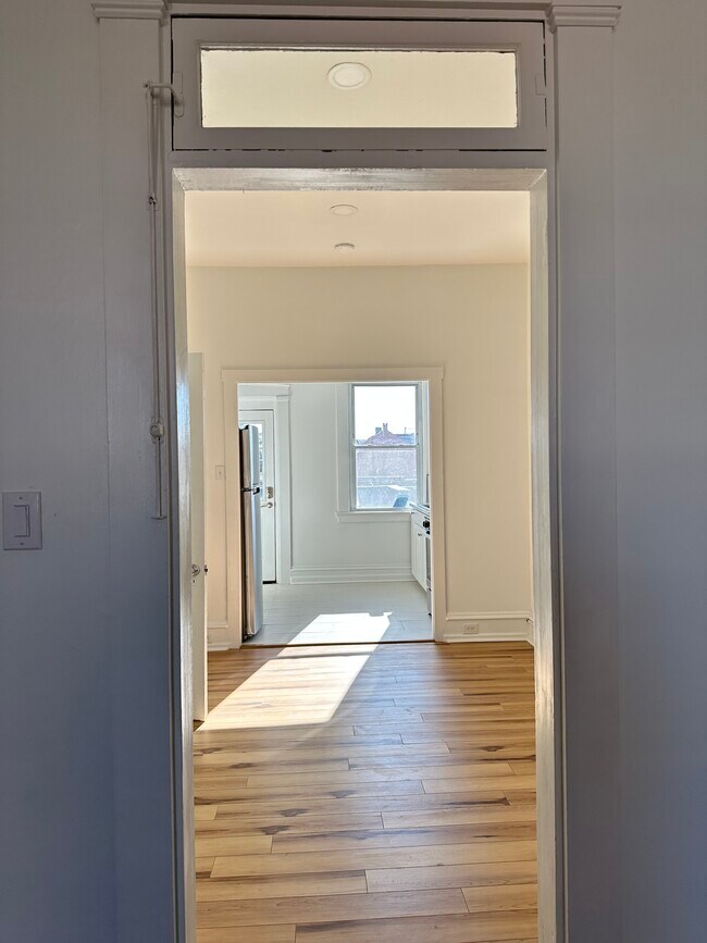 Dining room - 322 W James St