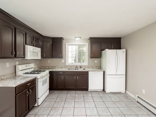 Building Photo - 90 A Loxwood St