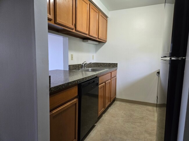 kitchen - 25 4th Ave