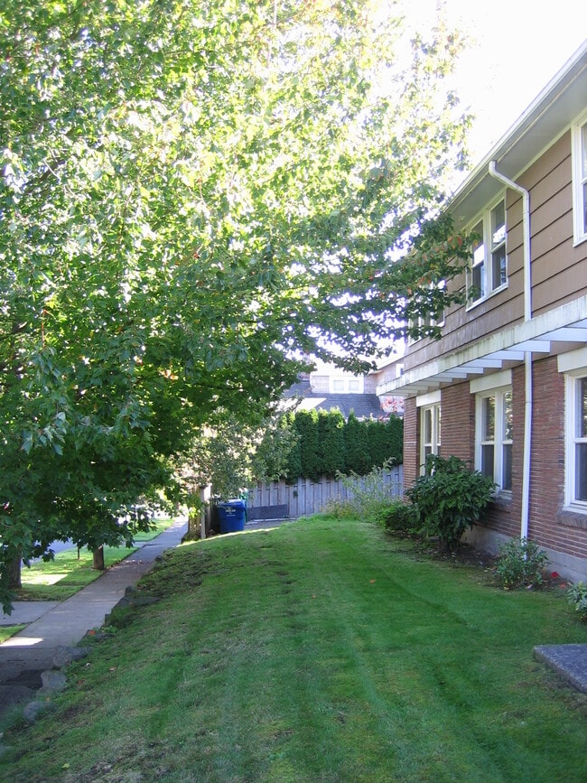 Building Photo - 2936 2nd Ave N