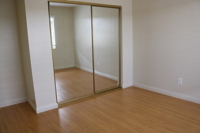 Building Photo - 370 Avocado St