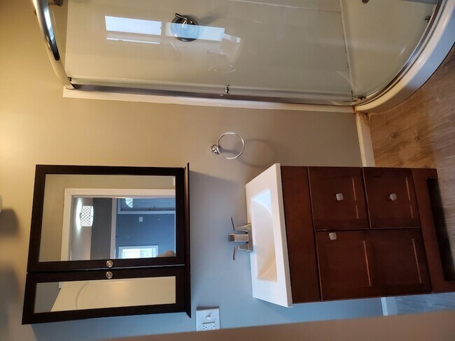 Foto del edificio - 496 Edwards Ave