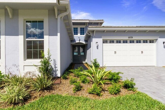 Foto del edificio - 5579 Liberty Ln