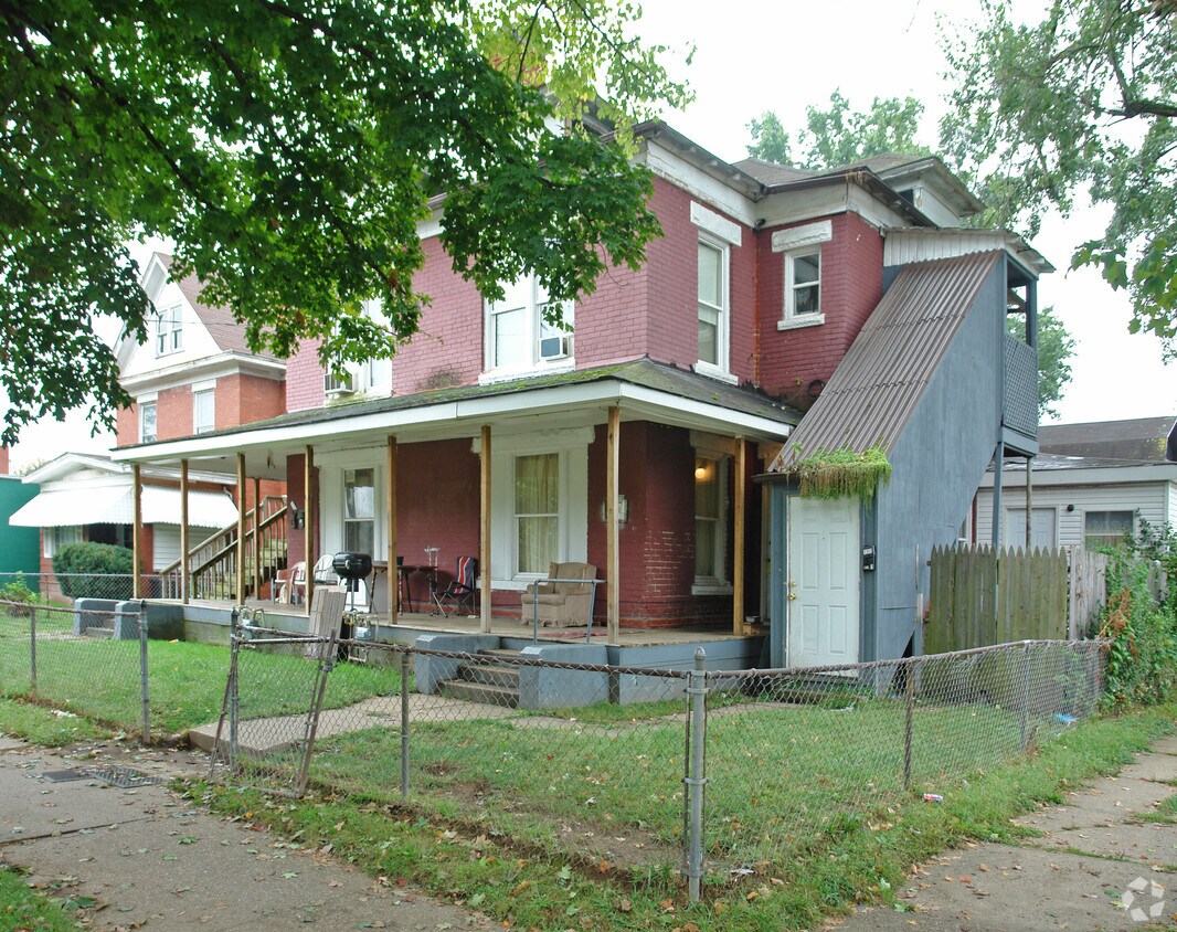 Building Photo - 1303-05 8th Ave