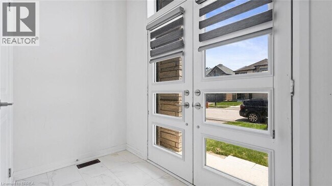 Building Photo - 55 Hitchman St