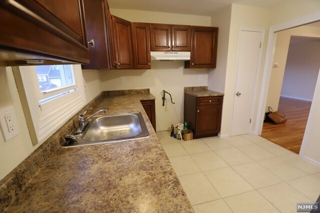 Building Photo - 357 Riverview Ave