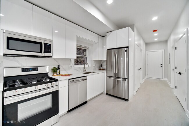 Foto del edificio - 2739 W Fullerton Ave