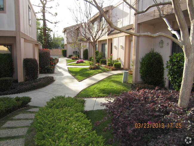 Beautiful landscaping - 9831 Sepulveda Blvd
