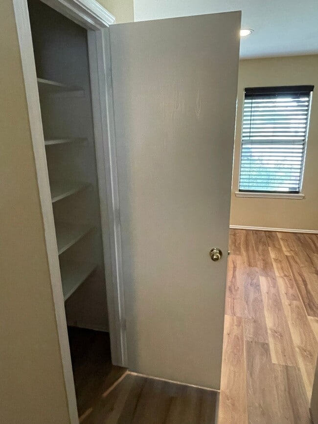 Foto del edificio - 8714 Sunset Pond Dr