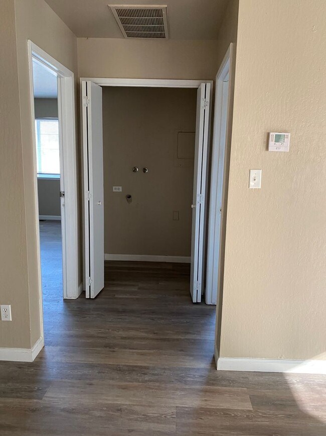 Building Photo - Plymouth Duplex