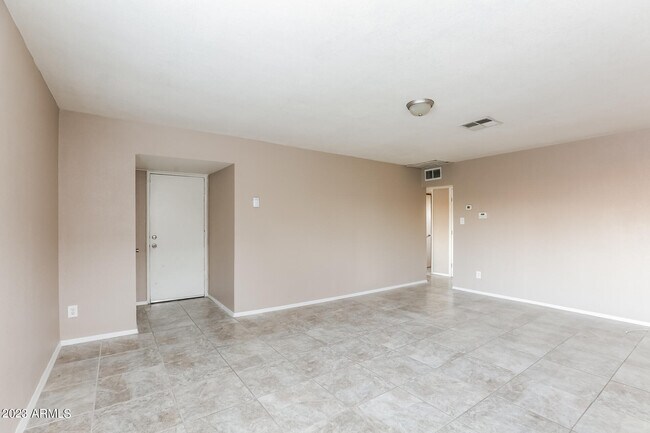 Foto del edificio - 2021 N 17th Pl