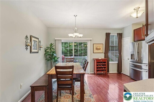 Foto del edificio - 5192 Spring Ridge Dr E