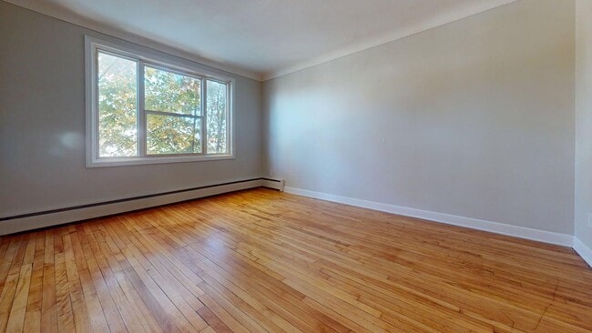 Interior Photo - 362 McArthur, 388- 390 Irwin Miller