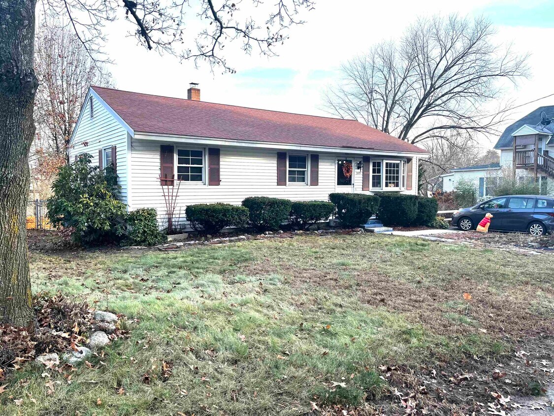 359 Mammoth Rd, Manchester, NH 03109 House Rental in Manchester, NH