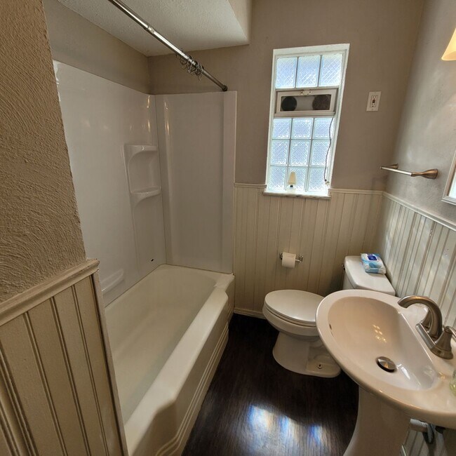Foto del edificio - West Boulevard Area 3-Bed, 1-Bath Single-F...
