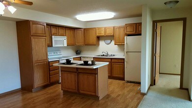 Parkwest Gardens Als West Fargo Nd Apartments Townhomes At Charleswood Kitchen Parkwest Gardens