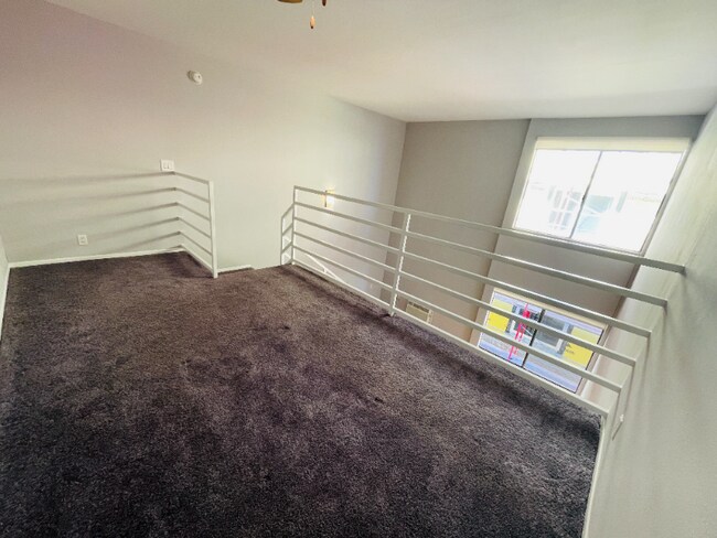Foto del edificio - 7044 Hawthorn Ave