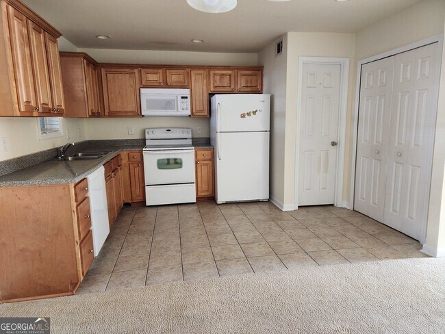 Building Photo - 520 Summer Pl NW