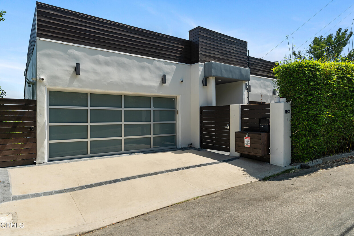 Primary Photo - 11439 Laurelcrest Dr