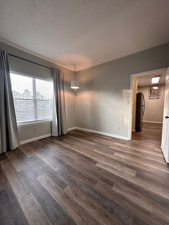 Foto del edificio - 50% OFF FIRST MONTHS RENT---- Condo in Miramar Beach