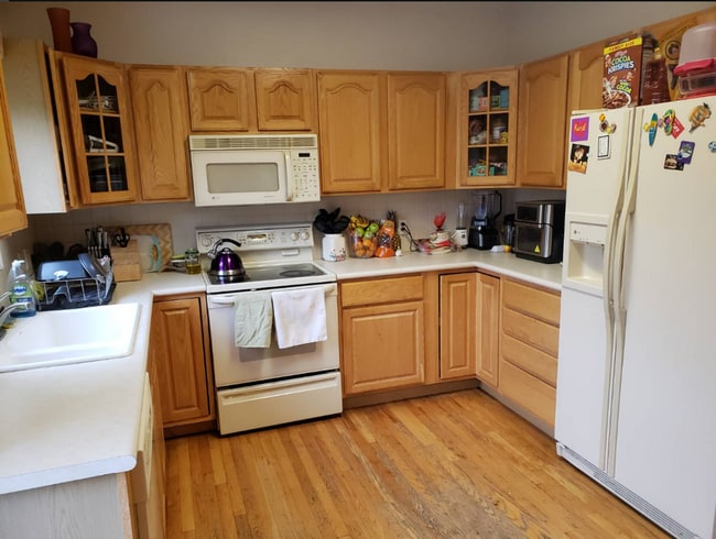 Building Photo - 3 bedrooms plus loft!  Main Floor Master plus so much more!