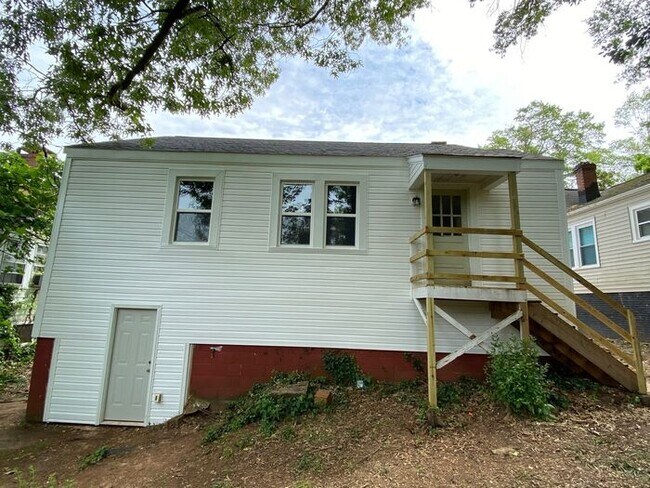 Foto del edificio - Newly Updated 2 bedroom home Near Downtown...