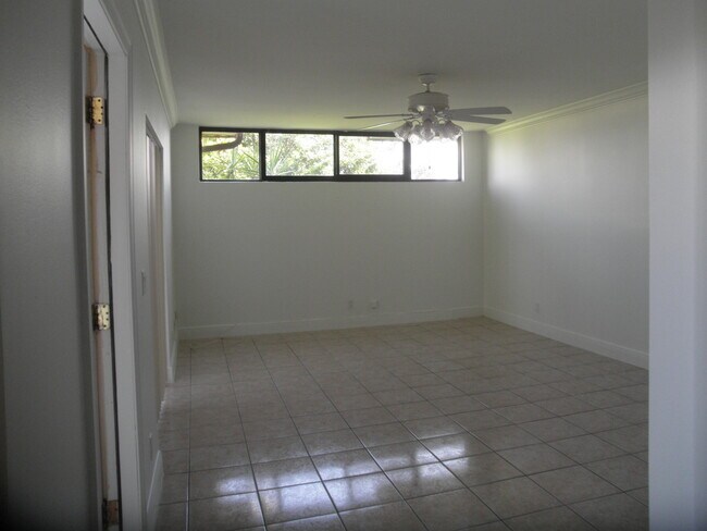 Building Photo - 3919 Victoria Dr