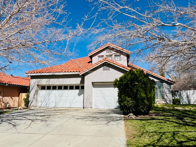 Building Photo - 5649 W Avenue L4