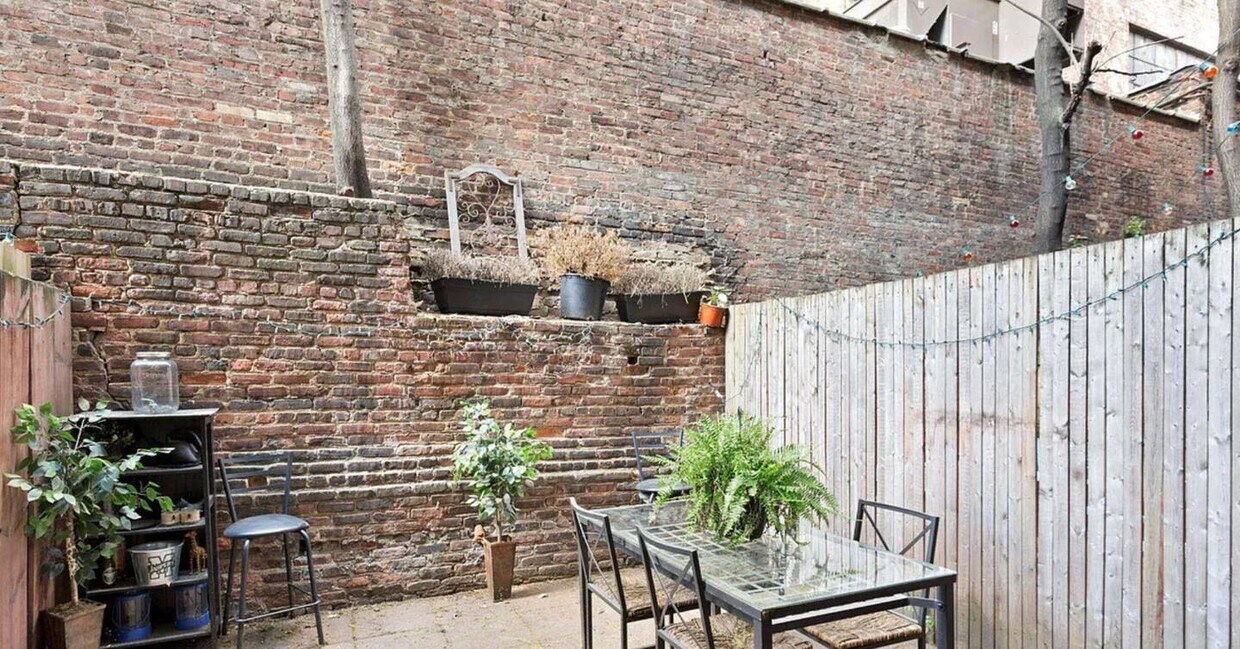 435 W 54th St Unit 1D, New York, NY 10019 Room for Rent in New York, NY