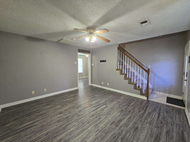 Building Photo - 1019 Shadow Ridge Ave