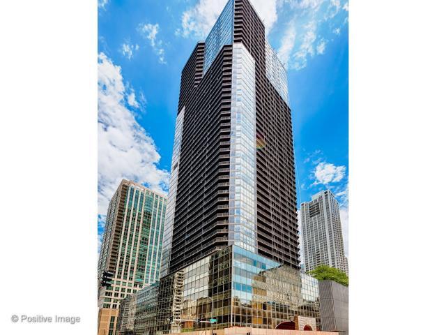 Foto principal - 1 bedroom in Chicago IL 60611