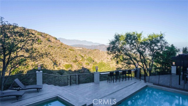 Building Photo - 2111 Rimcrest Dr