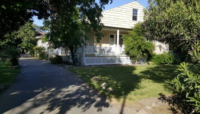 Foto del edificio - 627 Rose Ave
