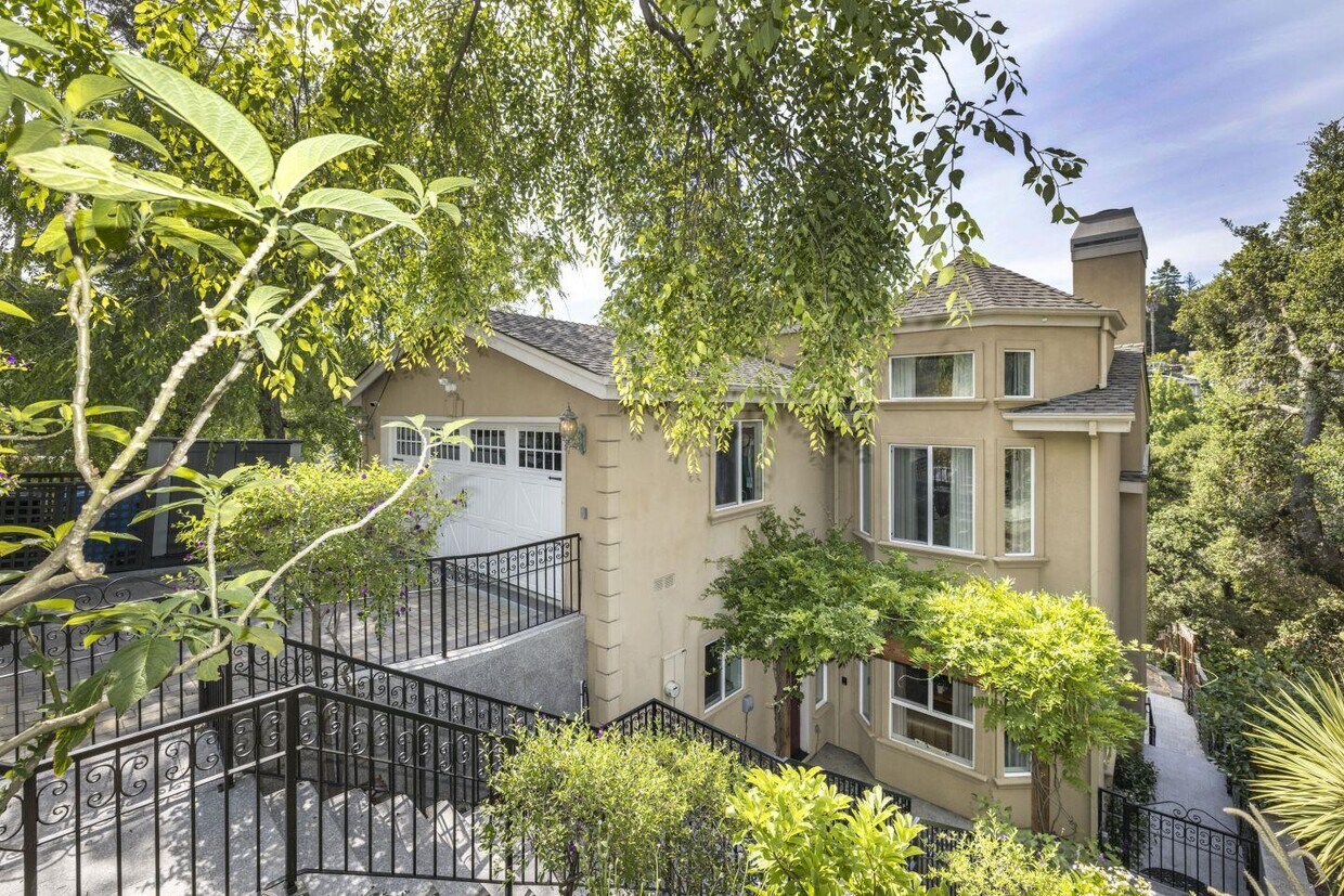 Primary Photo - 3361 Oak Knoll Dr